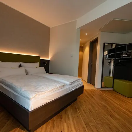 Einstein Am Roemerpark *