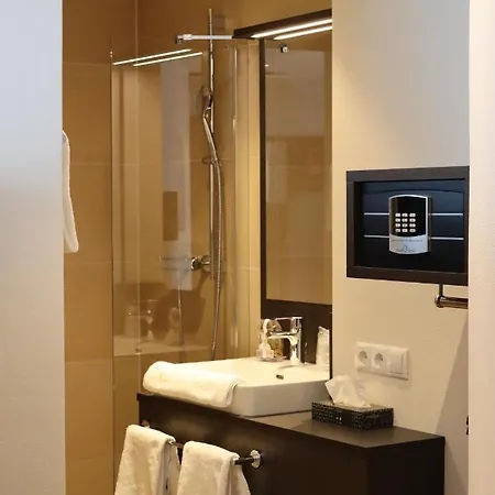 Einstein Am Roemerpark * Andernach