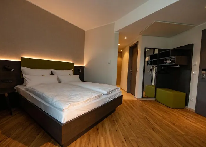 Einstein Am Roemerpark *