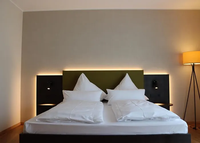 Einstein Am Roemerpark * 안데르나흐